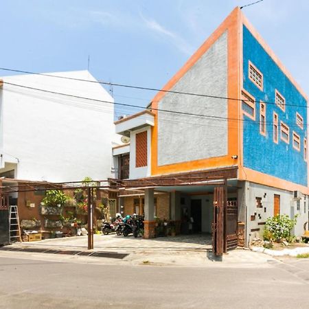 RedDoorz Syariah near Stadion Manahan Solo 2 Exterior foto