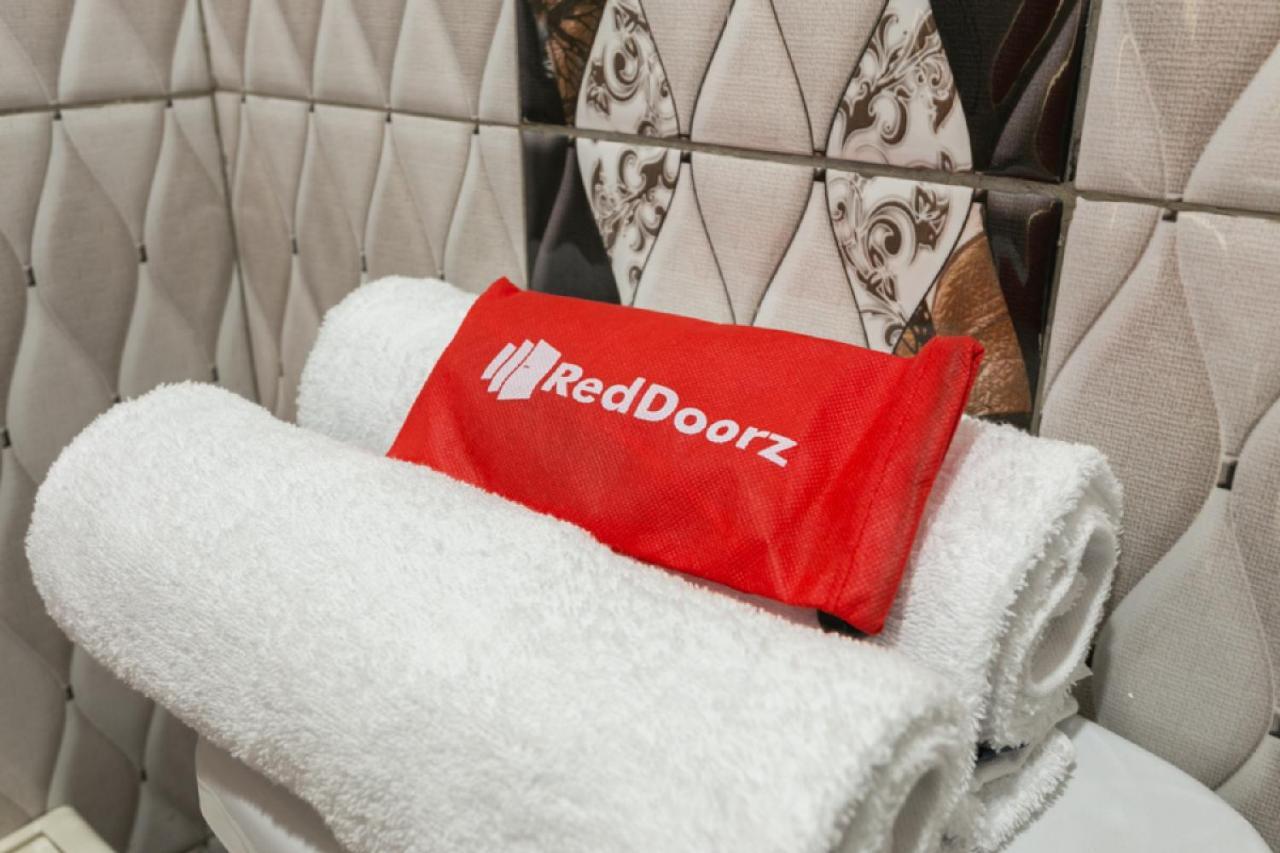 RedDoorz Syariah near Stadion Manahan Solo 2 Exterior foto
