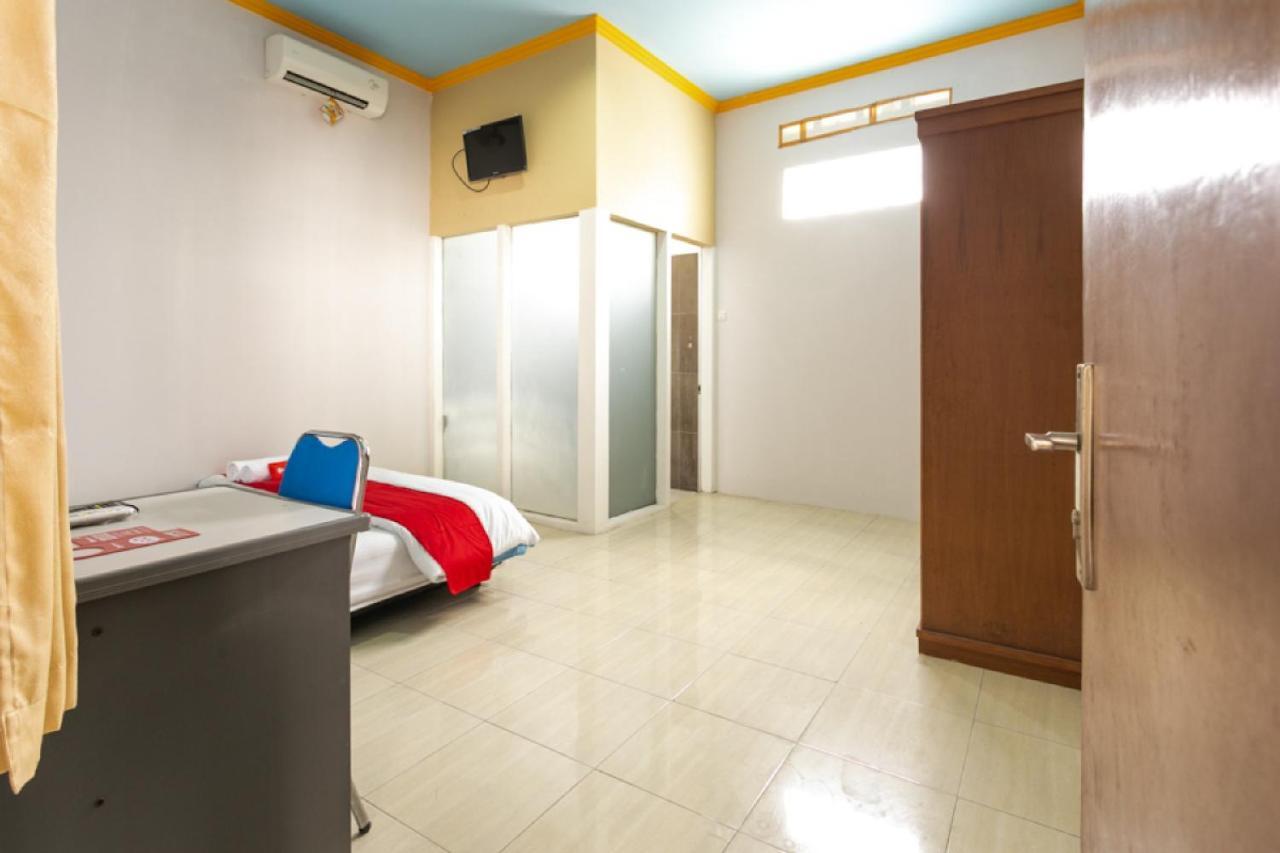 RedDoorz Syariah near Stadion Manahan Solo 2 Exterior foto